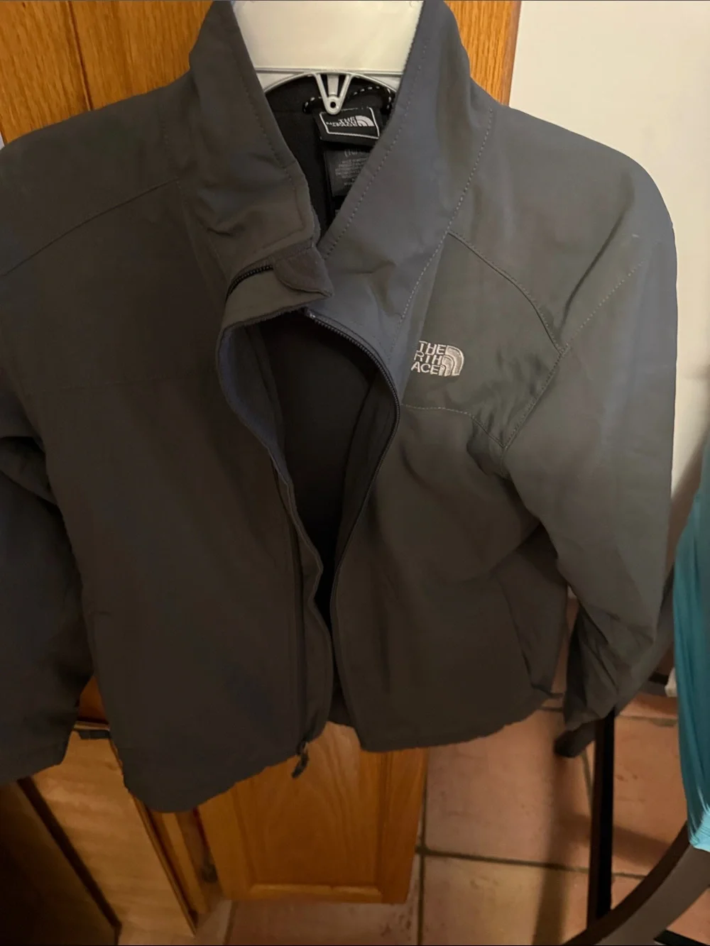 Boys The North Face Men's Dark Gray Softshell Jacket size 10/12